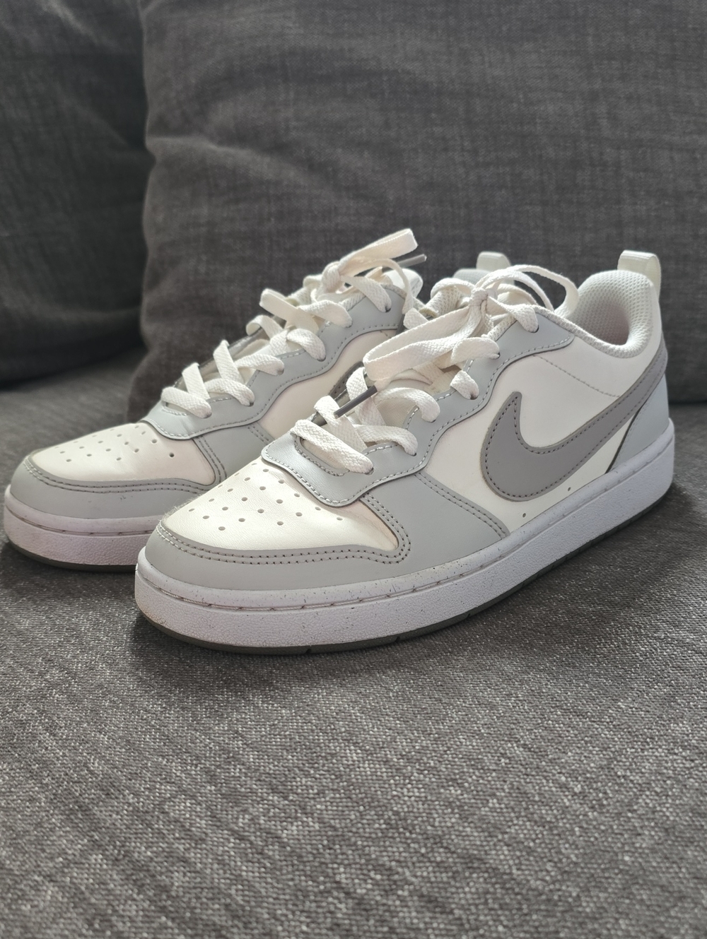 Youth Nike Low-Top Sneakers in White and Light Gray